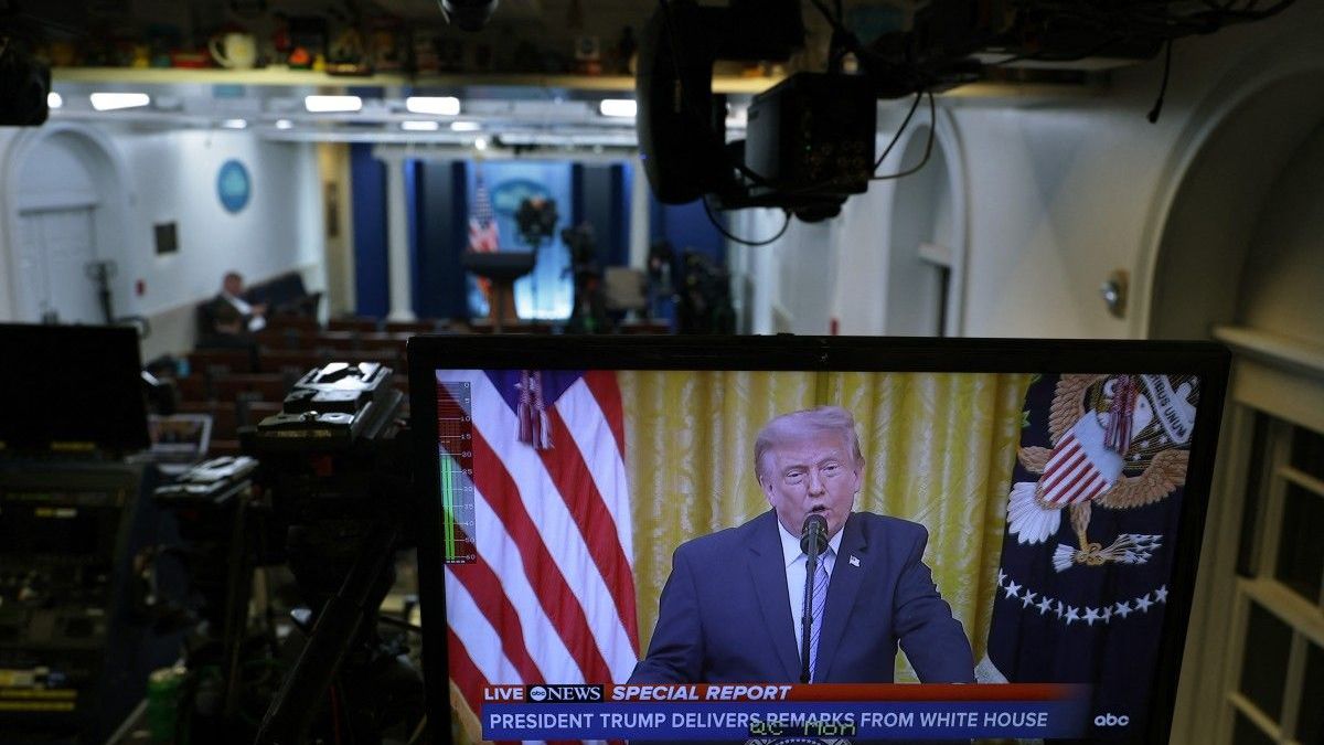 El presidente Donald Trump durante una transmisión televisiva