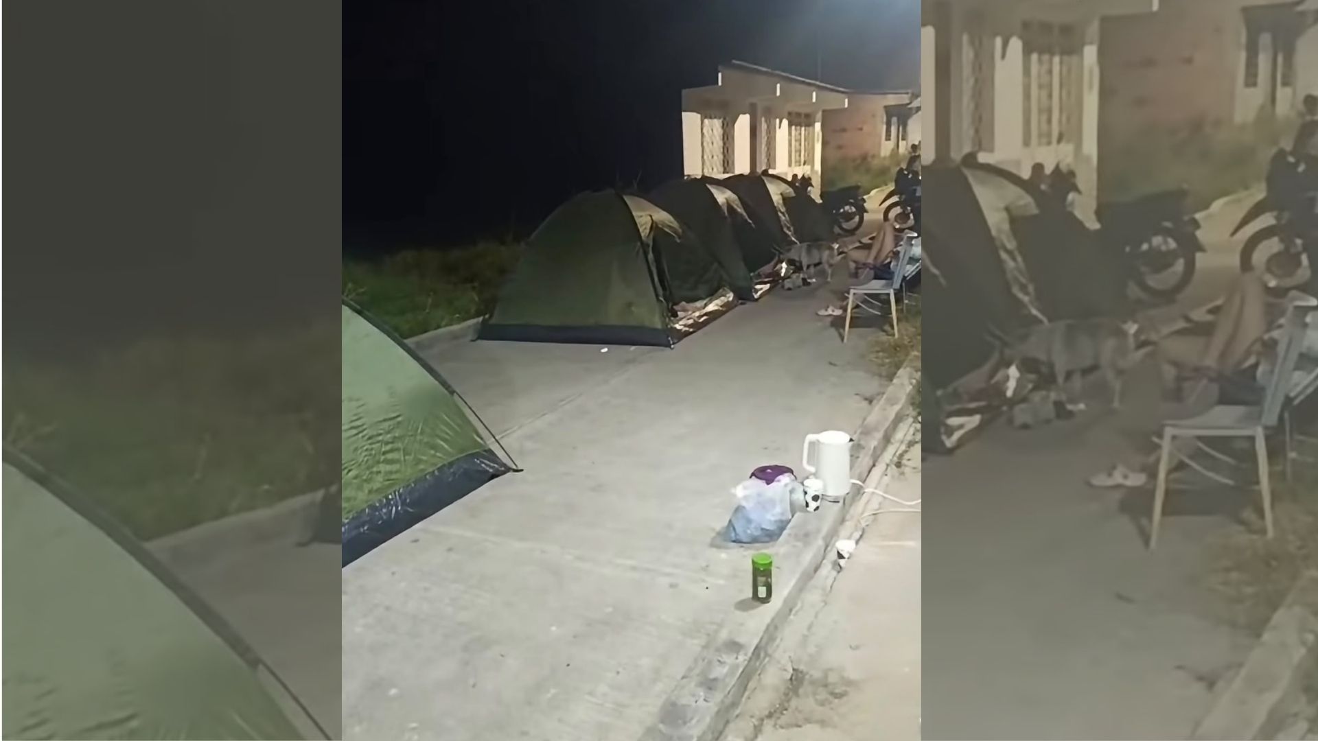Ciudadanos duermen en carpas por constantes sismos en el barrio El edén en Chaparral, Tolima