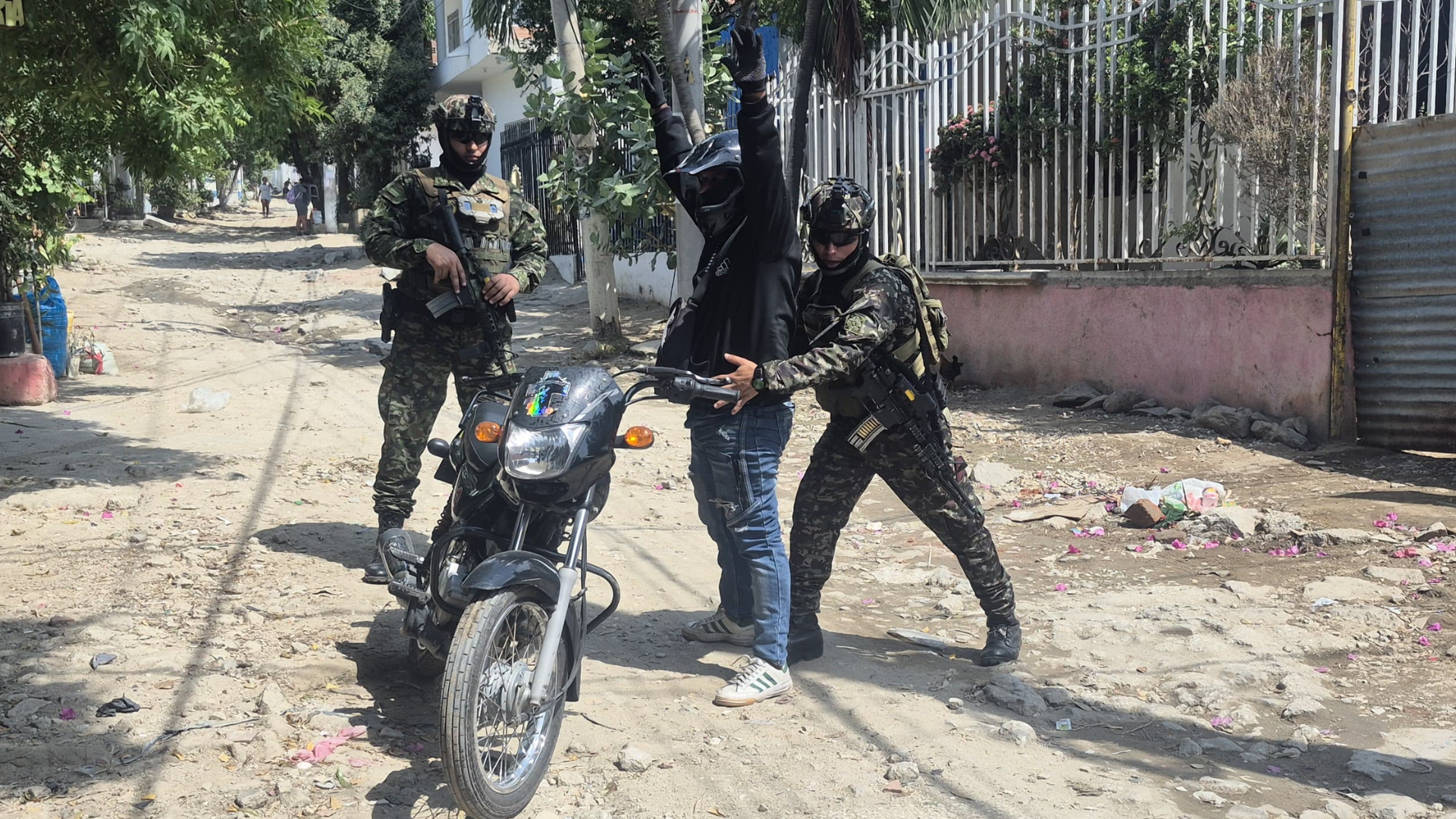 Despliegue de las tropas de las Fuerzas Militares en Santa Marta.