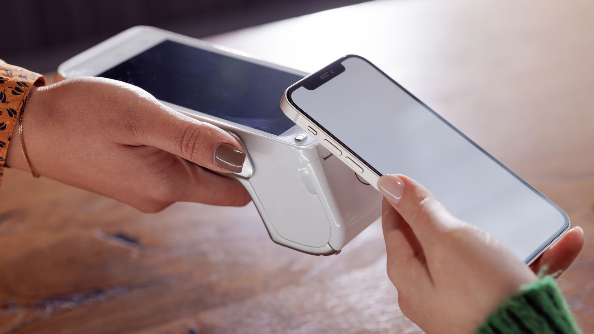 Los comercios pueden utilizar Tap to Pay en iPhone sin necesidad de contar con un datáfono adicional.
