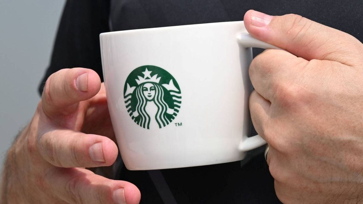 Starbucks cerrará 250 locales en Estados Unidos y Canadá como parte de su proceso de reestructuración.