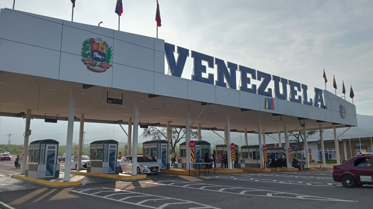 Puente Internacional Atanasio Girardot