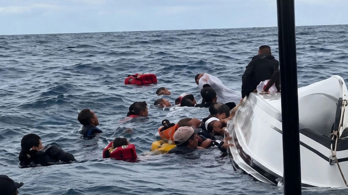Momento cuando se voltea la embarcación con turistas.