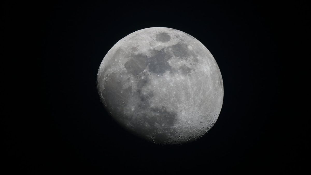 El calendario lunar de octubre de 2026 establece las fechas de Luna nueva, creciente, llena y menguante para elegir cuándo cortar el cabello.
