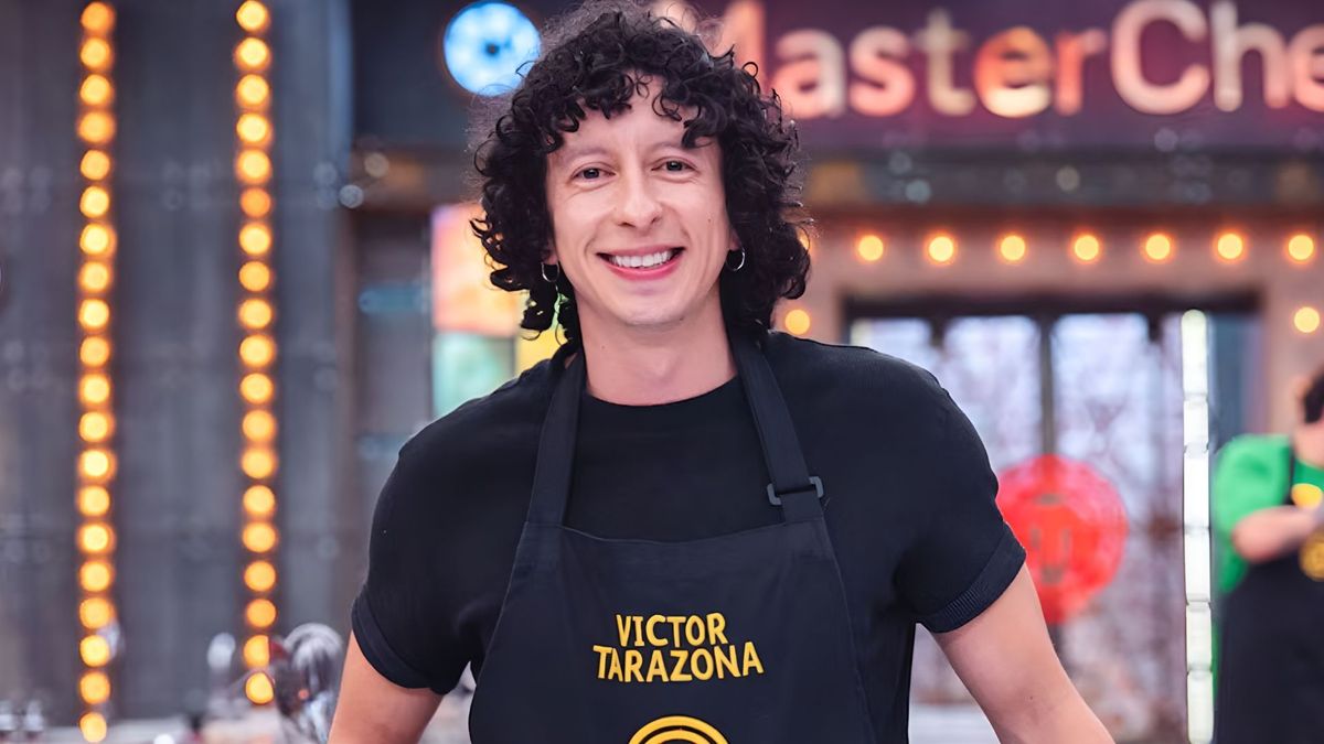 Víctor Tarazona terminó su participación en MasterChef Celebrity Colombia después de no superar el reto de eliminación del episodio emitido el lunes 28 de septiembre.