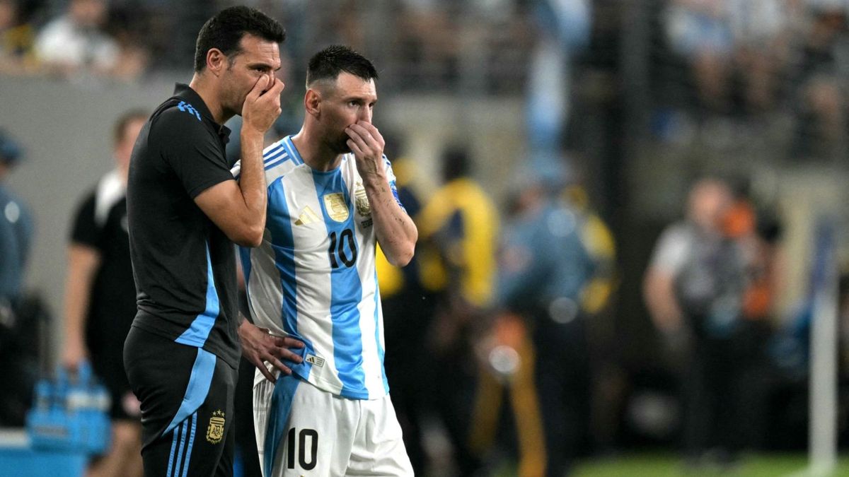 Lionel Scaloni y Lionel Messi en la Copa América 2025 con Argentina
