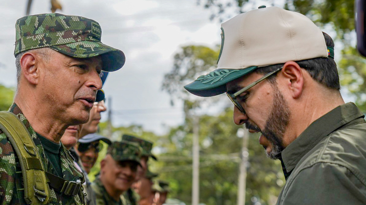 Comandante de las Fuerzas Militares, general Erik Rodríguez, y el presidente Abelardo De la Espriella.