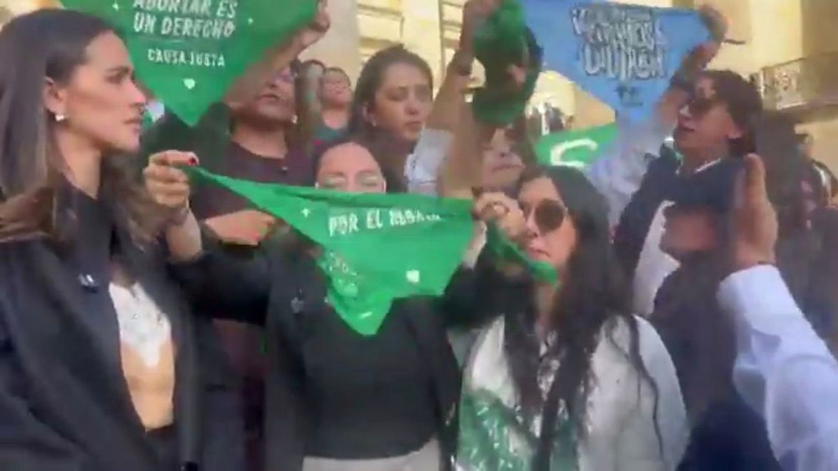 Choque congreso entre congresistas por plantón a favor del aborto