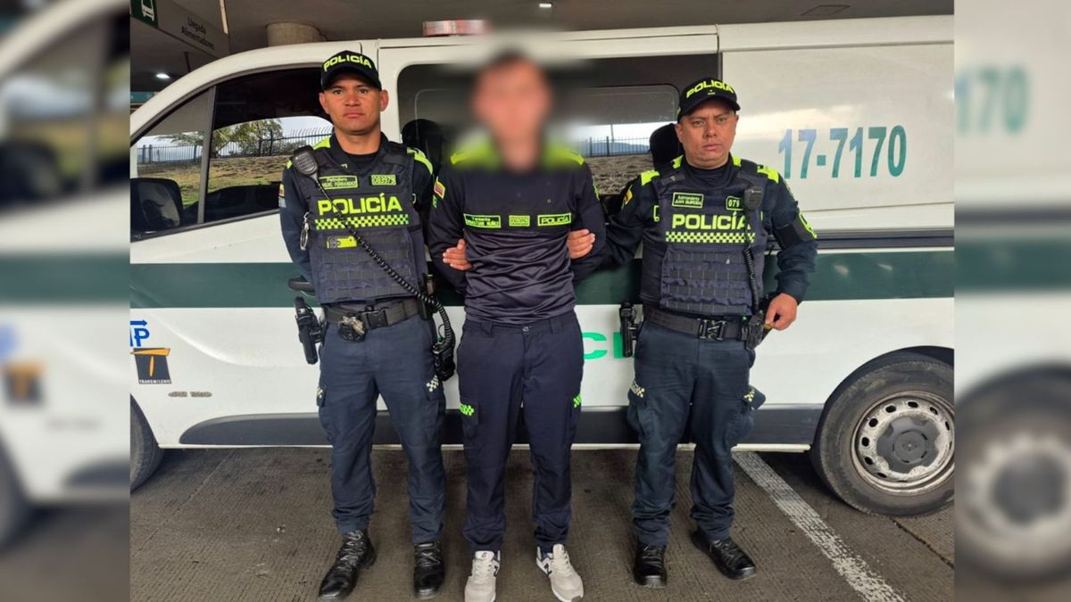 Un hombre de 19 años fue capturado en flagrancia en la estación San Victorino de TransMilenio durante un procedimiento de registro.