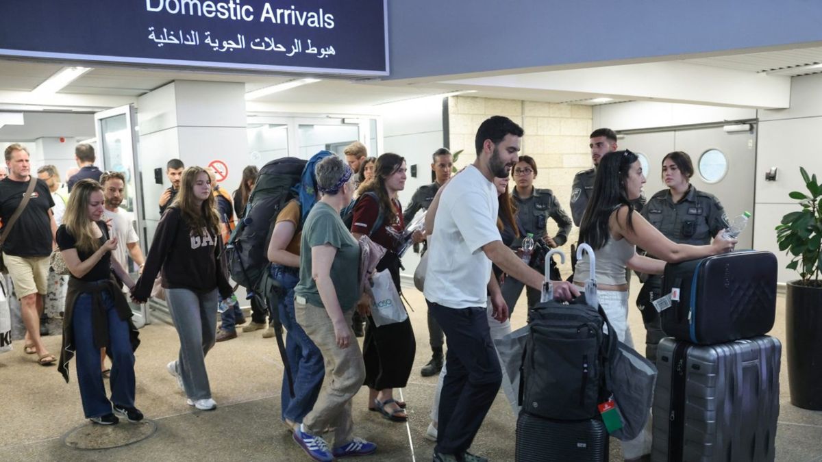 Los pasajeros relataron que durante el recorrido se vivieron momentos de tensión dentro del avión.