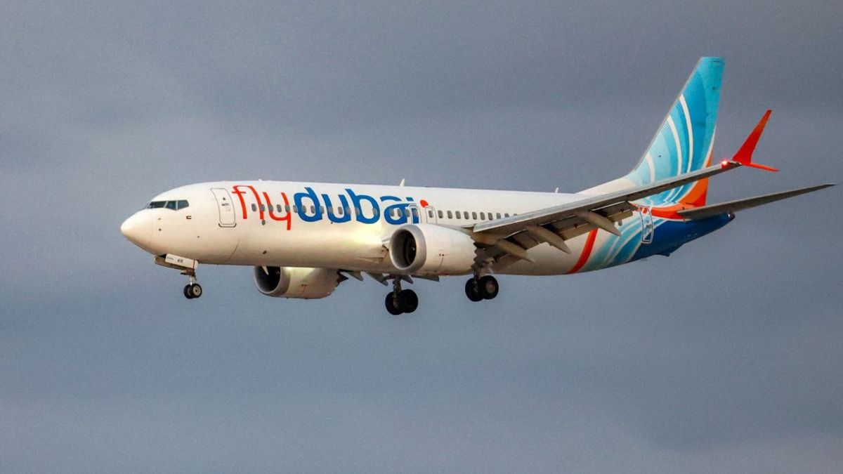 Un vuelo de Flydubai que cubría la ruta entre Dubái y Tel Aviv terminó en Tabuk, Arabia Saudita, luego de que se presentara un incidente dentro de la aeronave mientras se dirigía hacia Israel.
