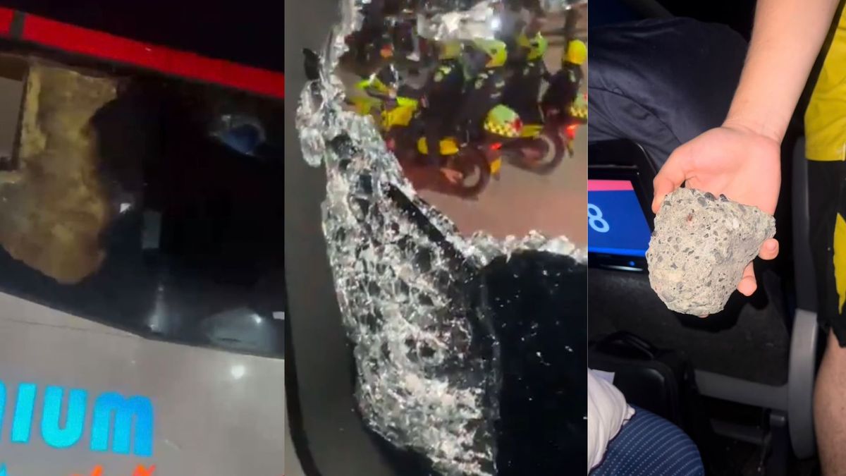 El vehículo fue atacado con piedras, machetes y otros objetos