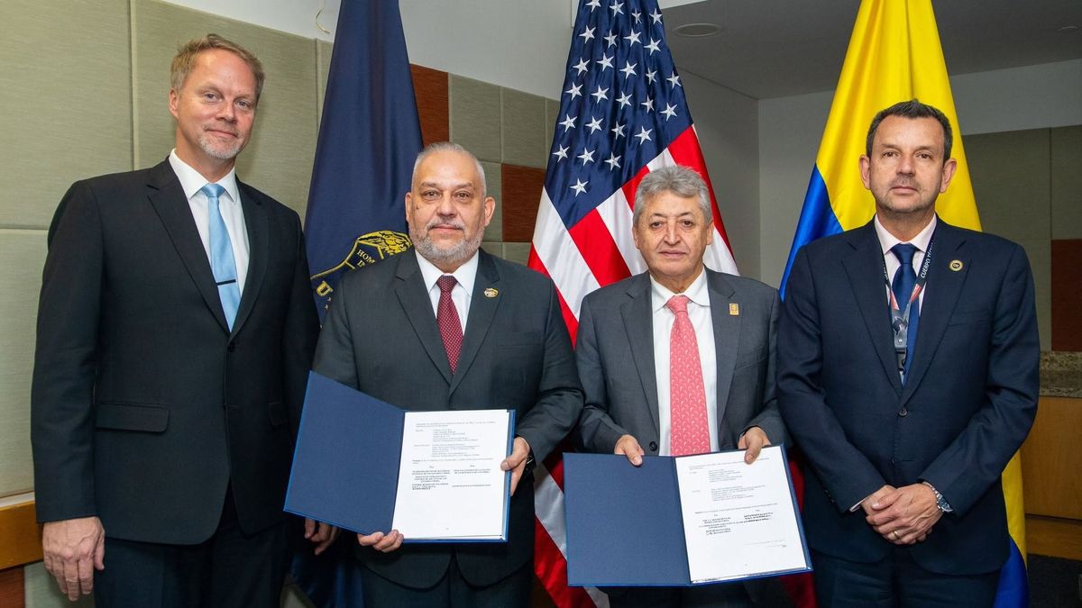 Firma convenio CTI y HSI.