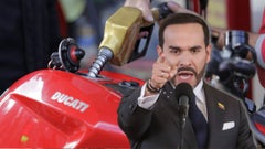 Abelardo De La Espriella ordena revertir aumento de la gasolina en Colombia para octubre