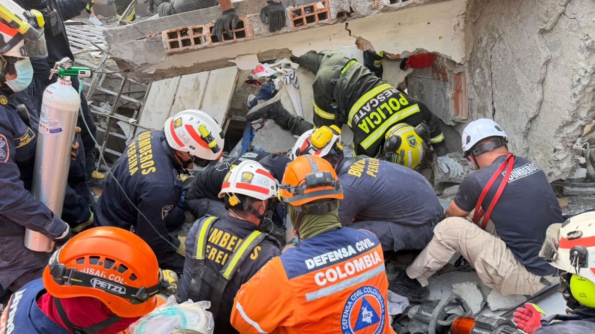 Mujer quedó atrapada en edificación que colapsó en Pereira