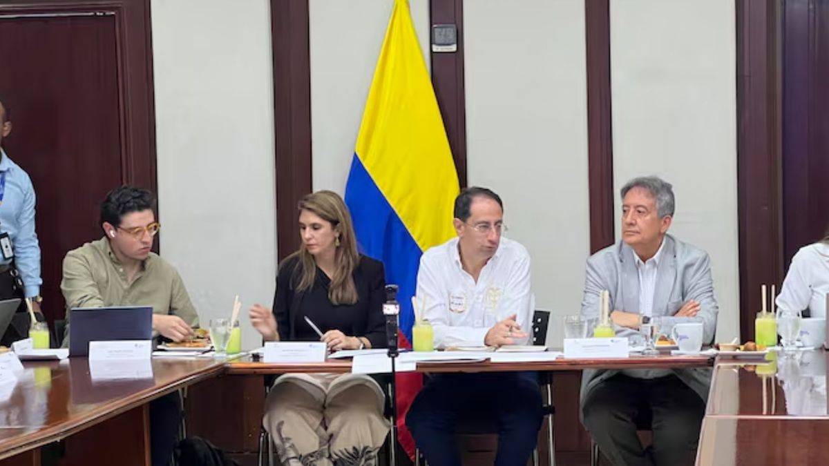 El vicepresidente José Manuel Restrepo dialogó con empresarios del Valle sobre las medidas necesarias para recuperar la actividad económica tras el terremoto