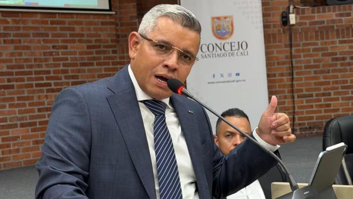 El nuevo contralor es abogado, especialista y magíster en Derecho Constitucional. Se venía desempeñando como personero de Yumbo.