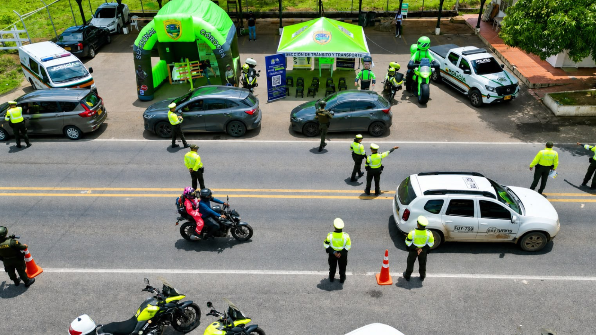 Policía de Tránsito y Transporte.