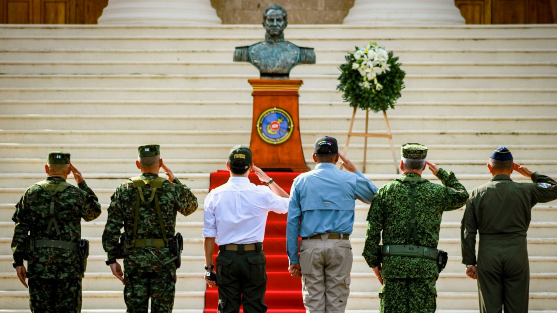 Cúpula militar y presidente Abelardo De la Espriella.