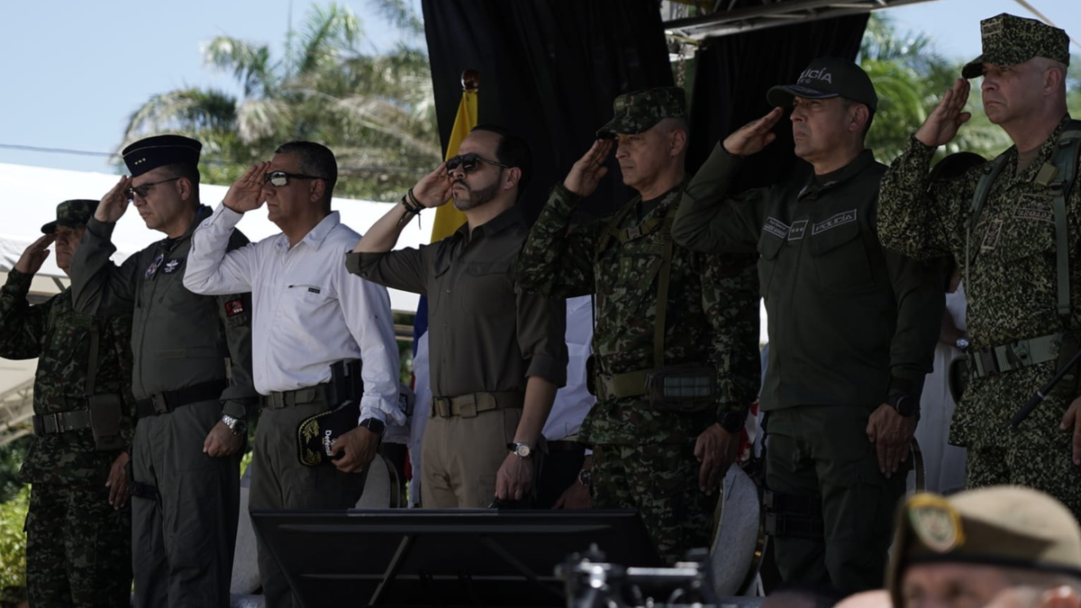 Cúpula militar y el presidente Abelardo De la Espriella.