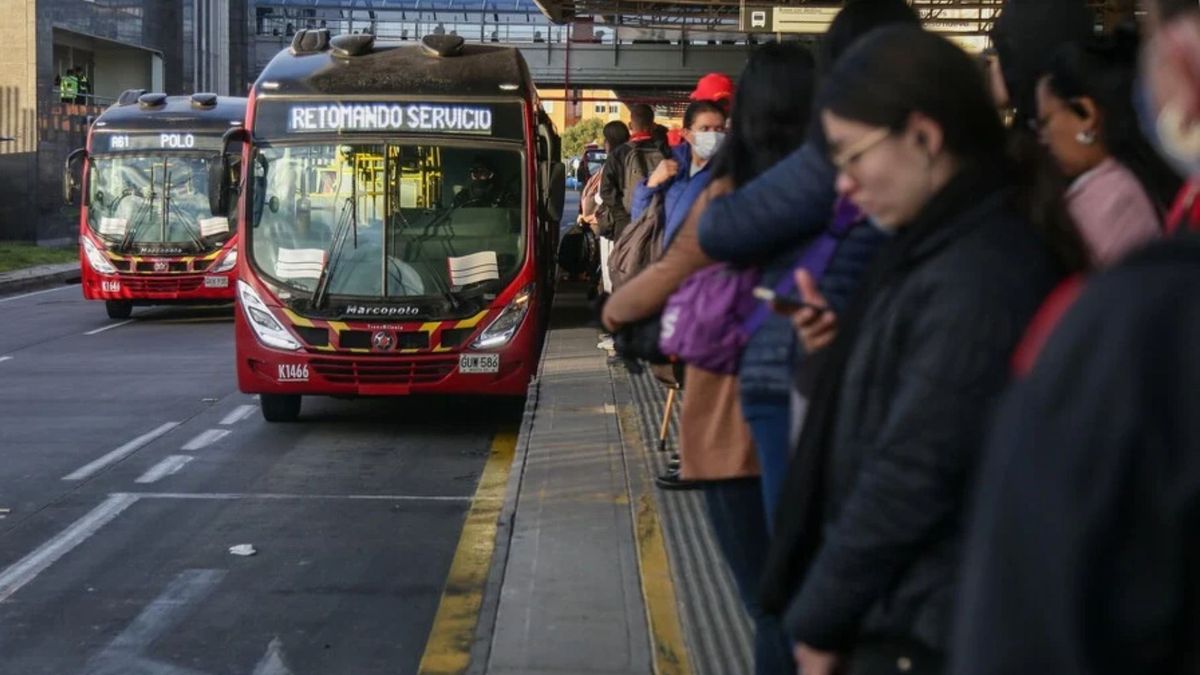 Denuncian que guardas de seguridad habrían retenido a periodista universitario en estación de TransMilenio