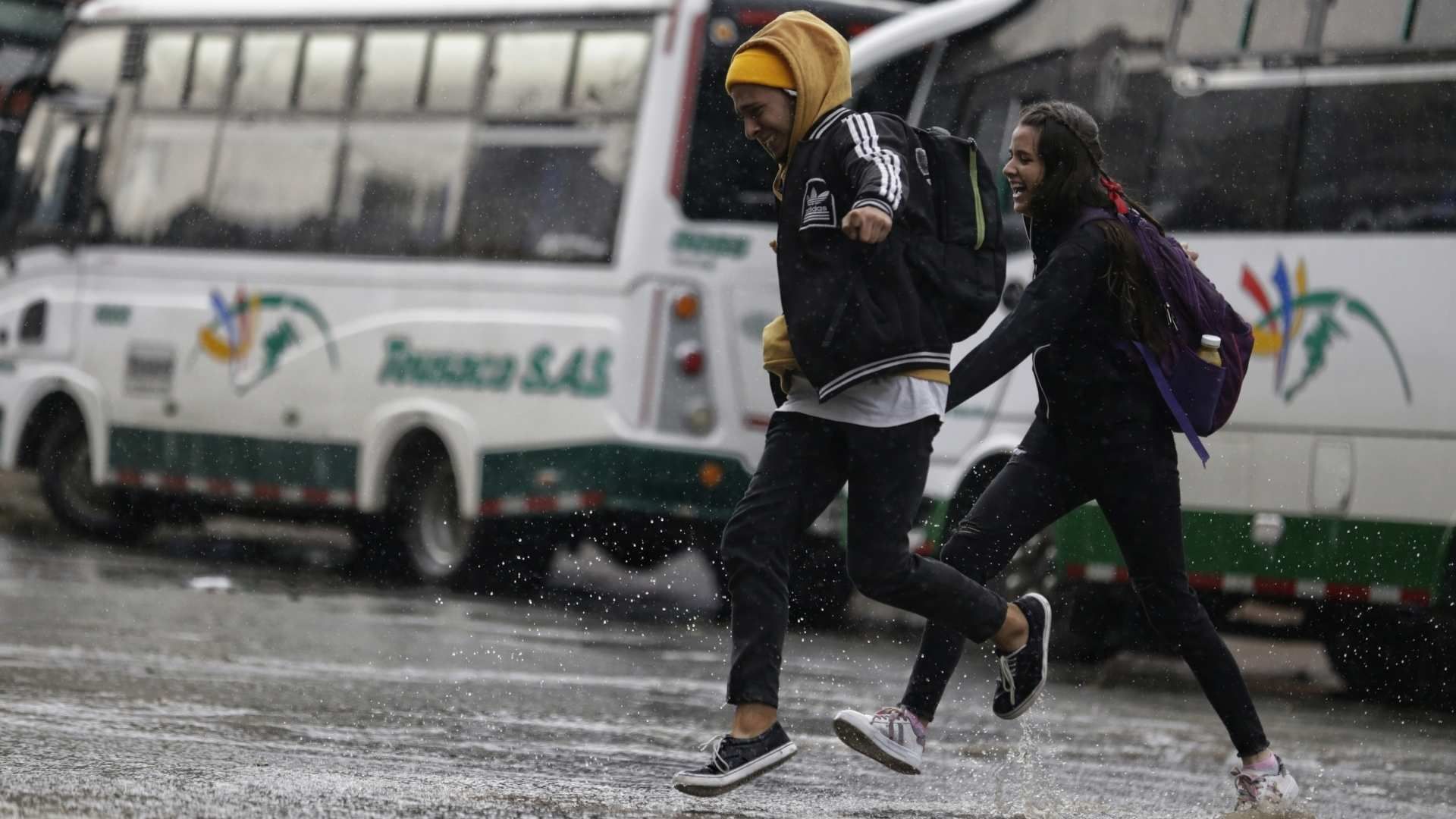 El frío puede generar tos o dificultad para respirar en personas susceptibles, especialmente quienes tienen asma.
