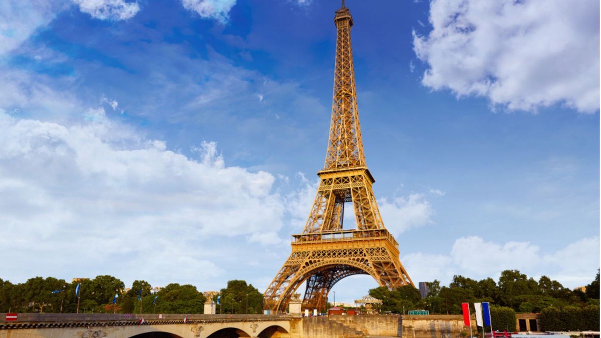 Para planear un viaje a Francia desde Colombia se necesita comparar los precios de los tiquetes y calcular cuánto dinero se va en alojamiento, alimentación, transporte y las actividades turísticas.