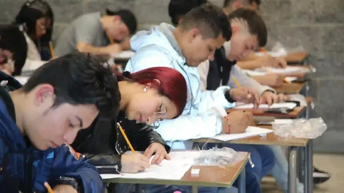 El programa ‘Becas a la Excelencia Porteña’ beneficia a más de 1.400 jóvenes y cuenta con una inversión anual superior a los 8.500 millones de pesos.