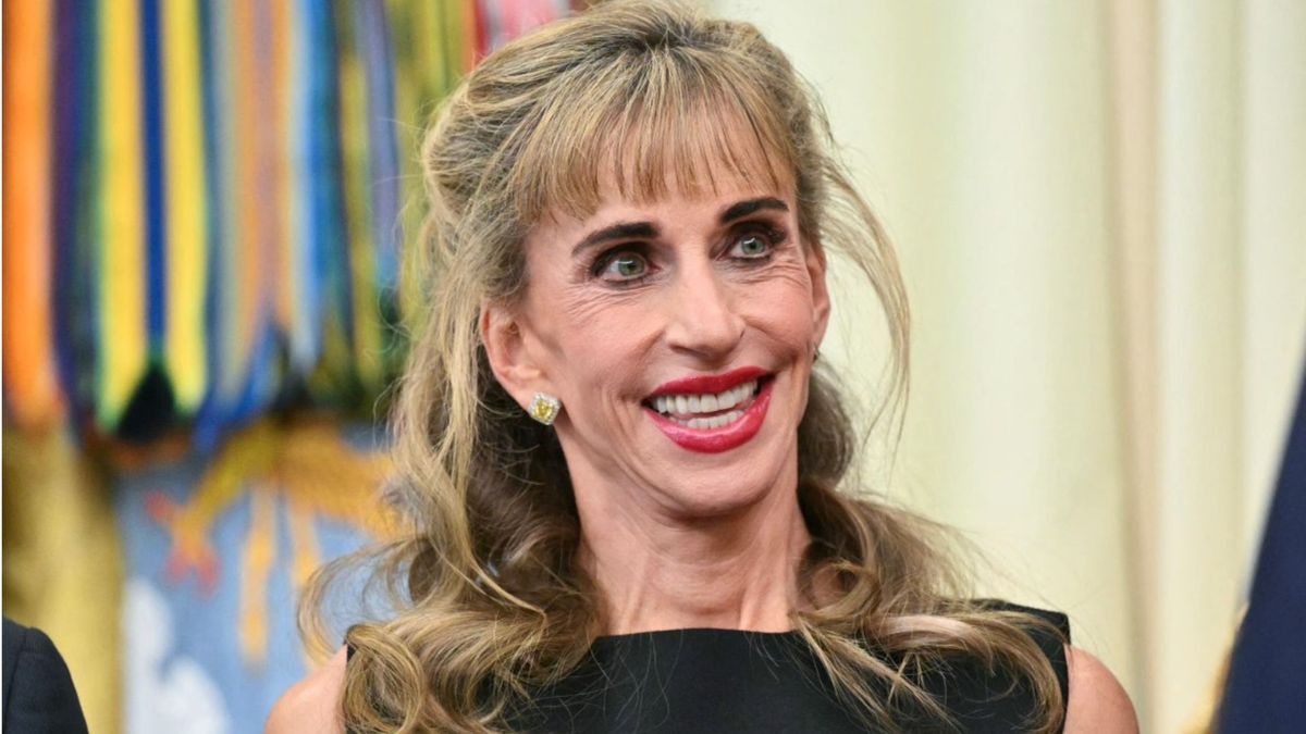 Susan Dell, empresaria, diseñadora de moda y filántropa estadounidense, ha sido tema de conversación luego de acompañar a su esposo, Michael Dell, a la Casa Blanca.