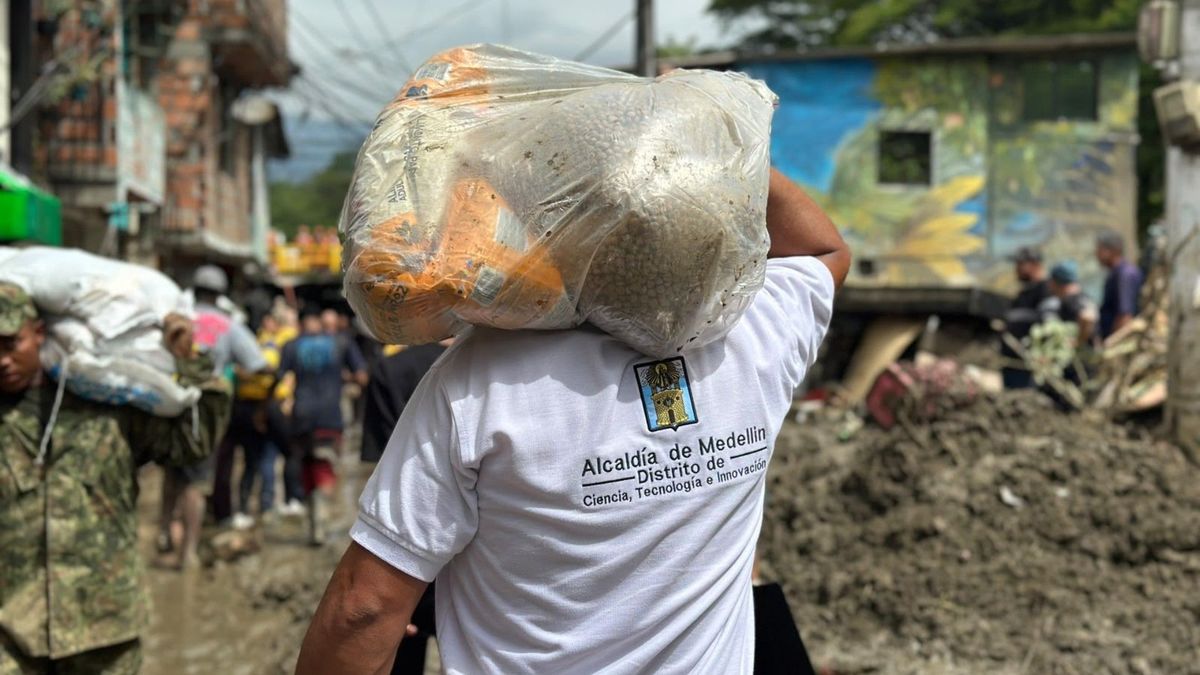 Ayudas humanitarias en Medellin tras emergencia por lluvias