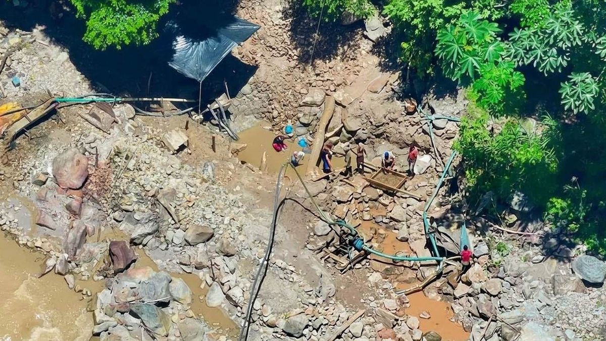 Gobierno llevará la minería ilegal al estatuto antiterrorista tras denuncias sobre operaciones en Chocó