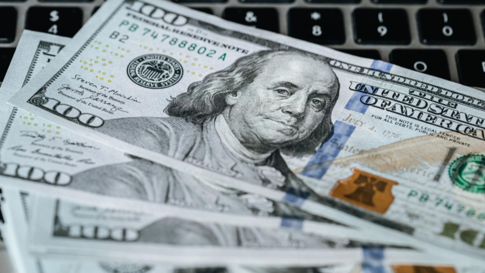 El dólar en Colombia tiene una Tasa Representativa del Mercado (TRM) de $3.194,44 para este martes 13 de octubre de 2026, de acuerdo con el reporte de la Superintendencia Financiera de Colombia.