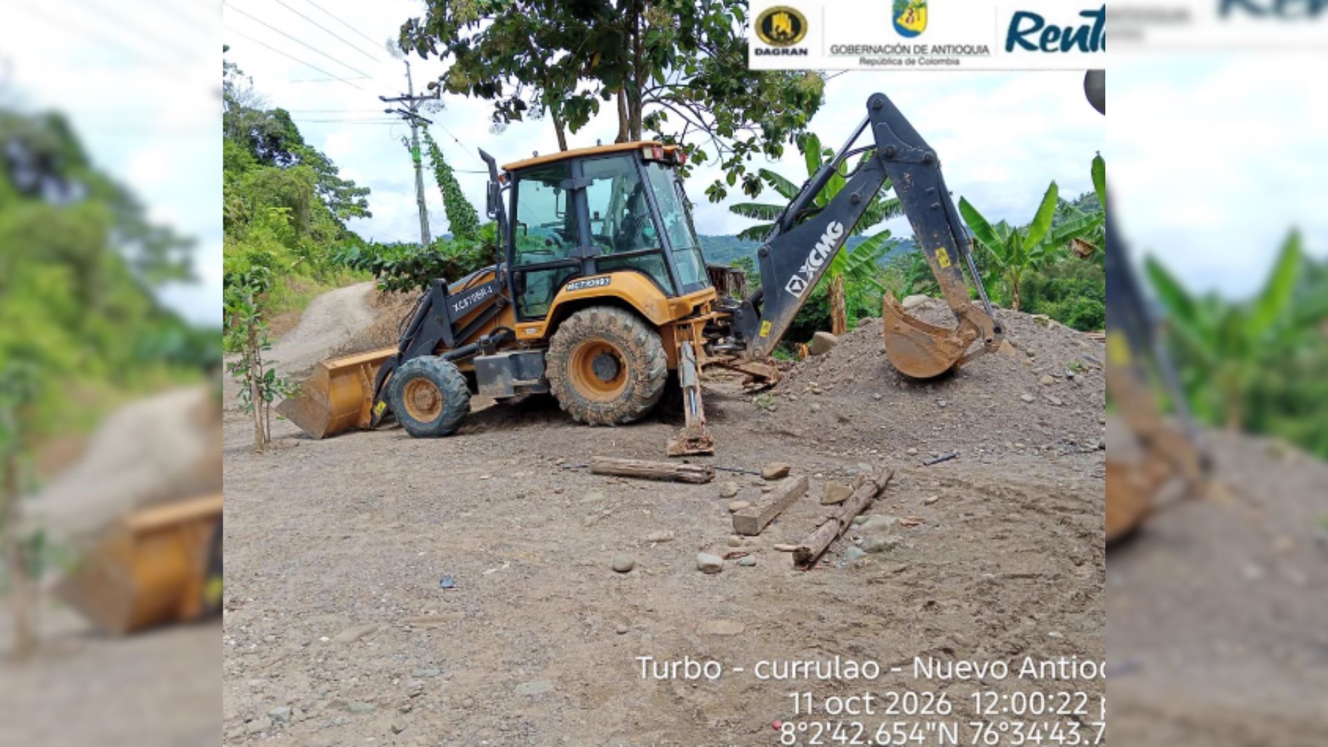 Maquinaria amarilla usada para atender daños en Colombia del terremoto en Panamá.