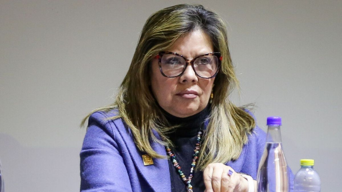 La fiscal general, Luz Adriana Camargo, enfrenta presiones para entregar resultados sobre la investigación por el asesinato de Miguel Uribe y los procesos que involucran a la ex primera dama y a personas del círculo petrista.