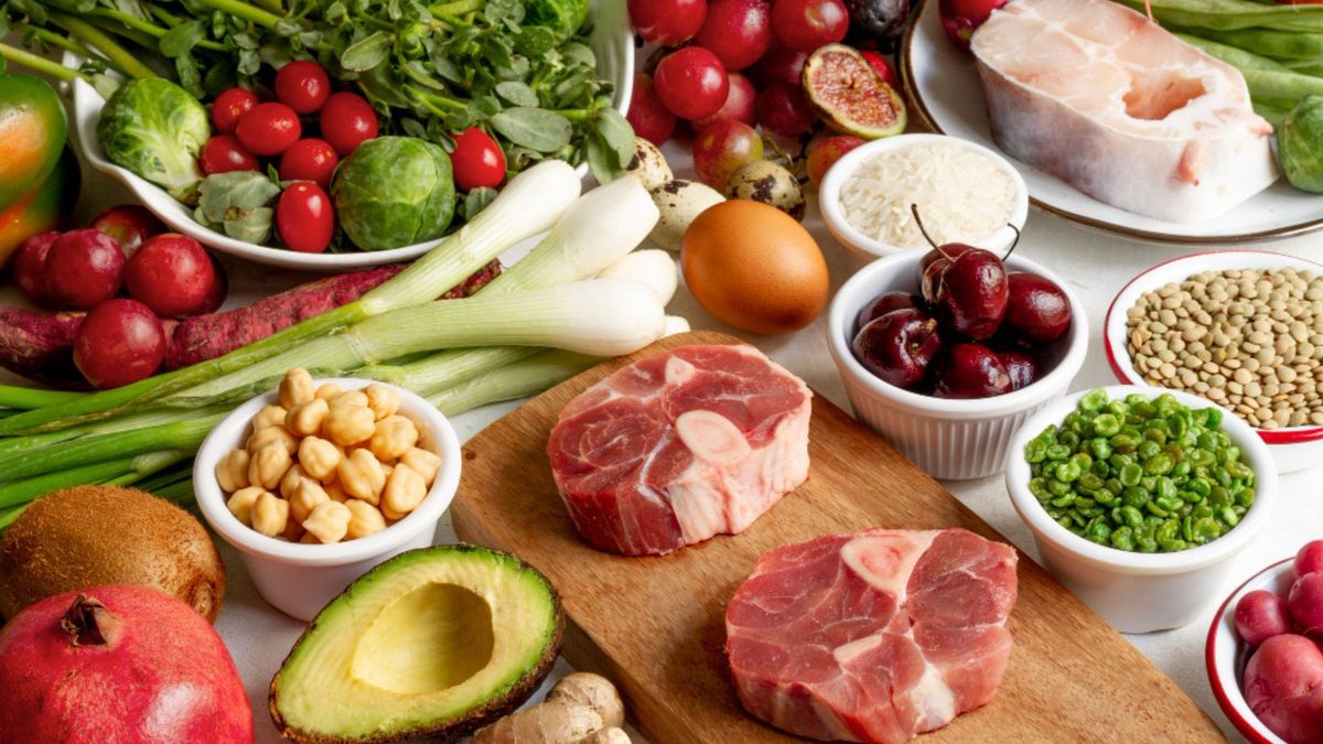 Una tecnología desarrollada en Colombia busca mejorar el seguimiento a la entrega de alimentos del Programa de Alimentación Escolar (PAE) mediante reconocimiento facial, una báscula y notificaciones a los padres de familia.