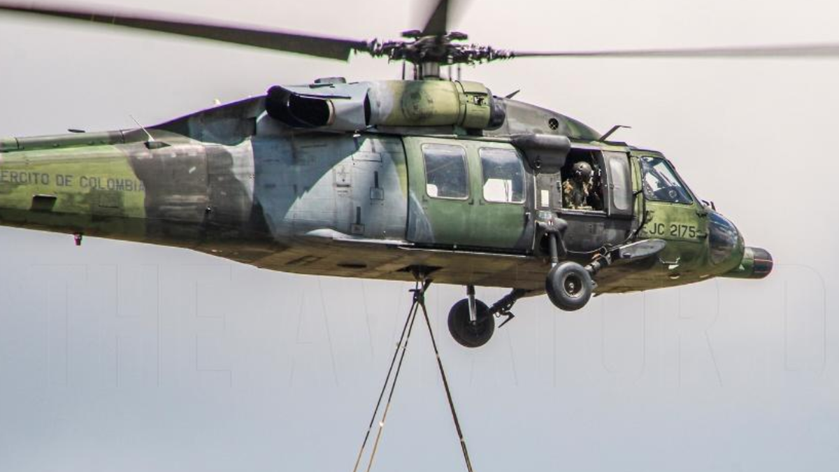 Helicóptero Black Hawk del Ejército Nacional.