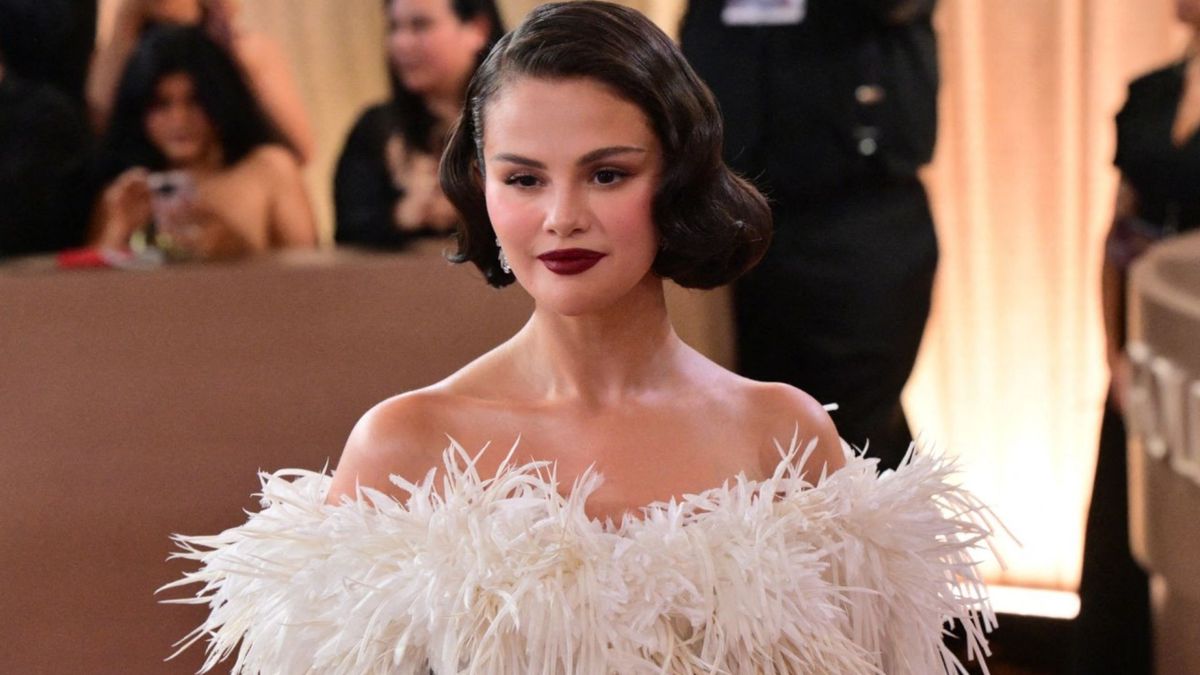 Selena Gómez reveló que años de consumo de vapeadores con nicotina modificaron el sonido de su voz, un cambio que considera irreversible.