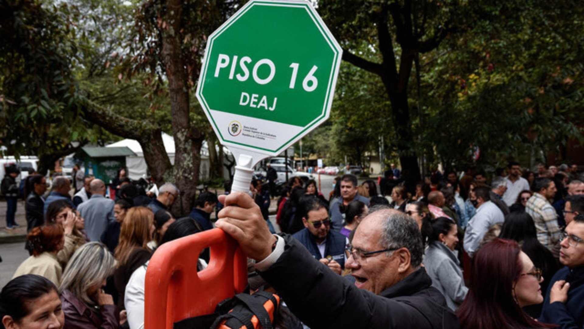 Las rutas de evacuación, los puntos de encuentro y los kits de emergencia hicieron parte de la preparación para el simulacro en Bogotá.
