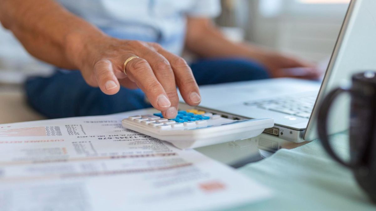 Ciudadanos de Bogotá reportaron aumentos de hasta el 43 % en las tarifas del servicio de alcantarillado, con facturas que superan los $500.000 en algunos hogares de estrato 2.