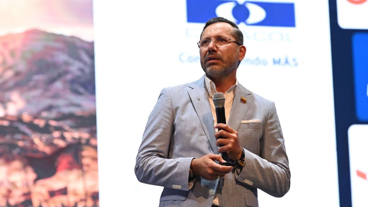 Ministro de Vivienda, Jaime Beltrán, en medio del cierre del Congreso Colombiano de Construcción.jpg
