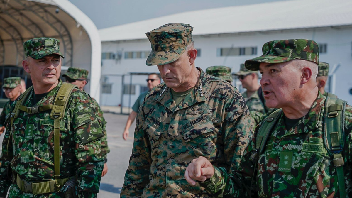 General Erik Rodríguez, general Francis Donovan y general Carlos Alberto Padilla.
