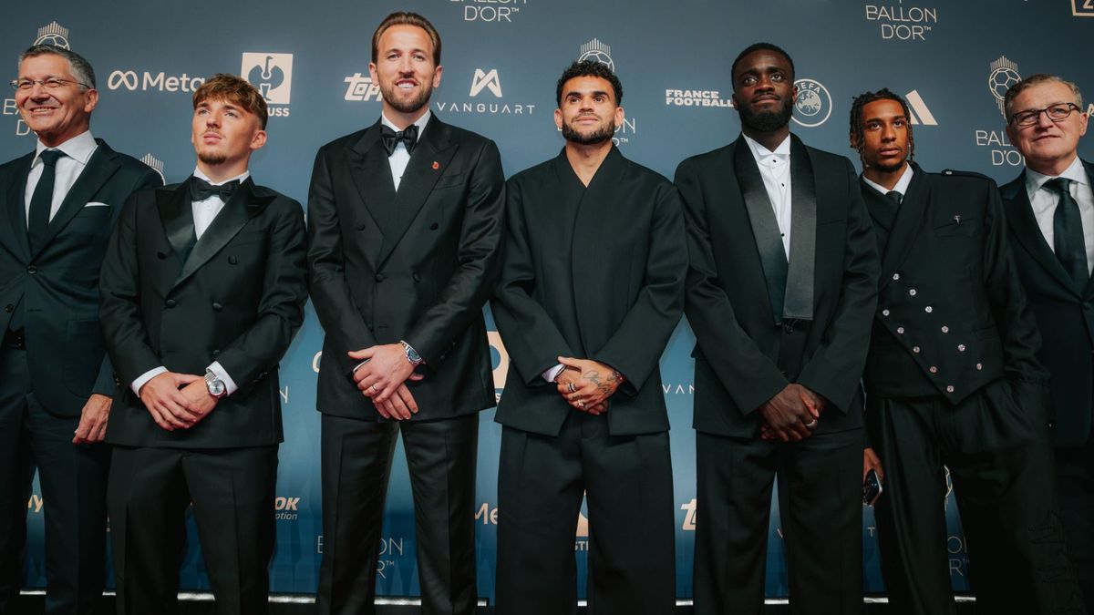 Harry Kane junto a Luis Díaz y otros compañeros del Bayern en la ceremonia del Balón de Oro