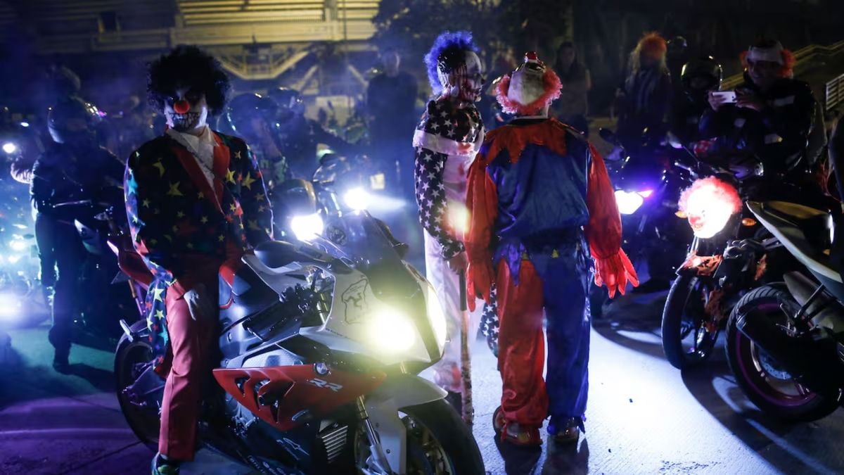 Motociclistas en las "rodadas del terror" en Bogotá durante Halloween