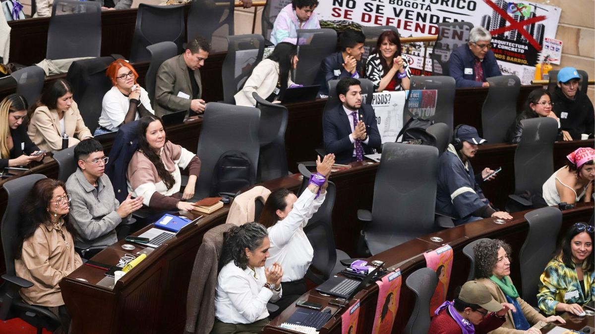 La sección Los Secretos de Darcy Quinn, de La FM, abordó varios asuntos de la coyuntura política nacional, entre ellos el enfrentamiento entre el ministro de Agricultura, Indalecio Dangond, y el senador Iván Cepeda.