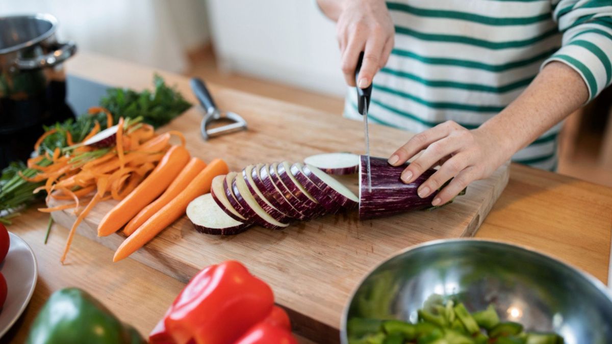 Organizar las comidas para llevar al trabajo permite planear las compras y distribuir los gastos durante la semana.