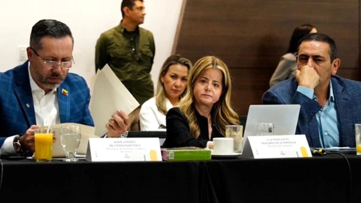 Gobierno Nacional revisará proyectos viales de Santander y buscará financiación para Metrolínea y el Anillo Vial Externo.
