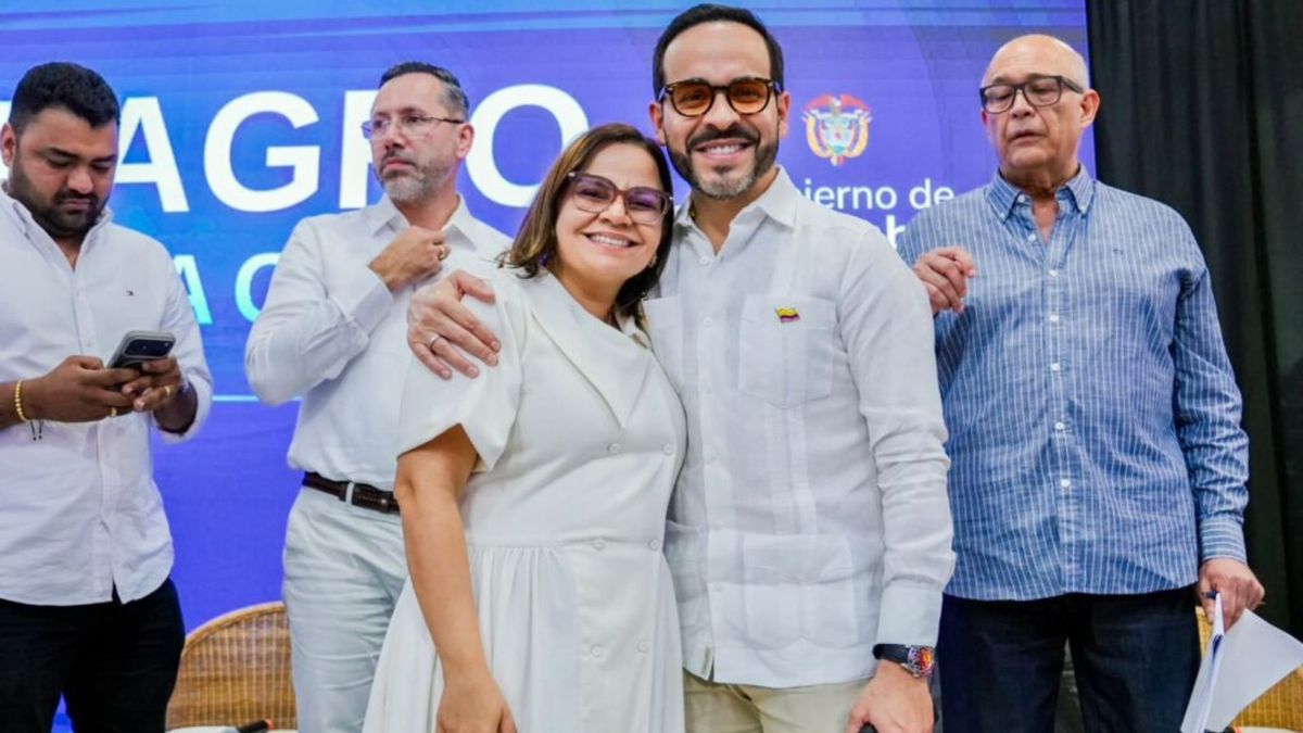 Gobernadora del Magdalena, Margarita Guerra, junto al presidente De la Espriella, en anuncio de agua para Santa Marta y el departamento.
